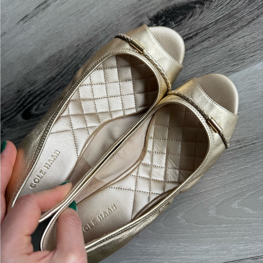 Cole Haan Gold Peep Toe Flats/Wedge Heels, Size 5.5 - Picture 14 of 17